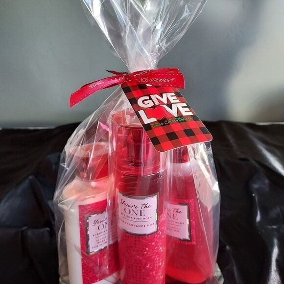 BATH AND BODY YOU'RE THE ONE - 3 PIECE - Picture 5 of 6
